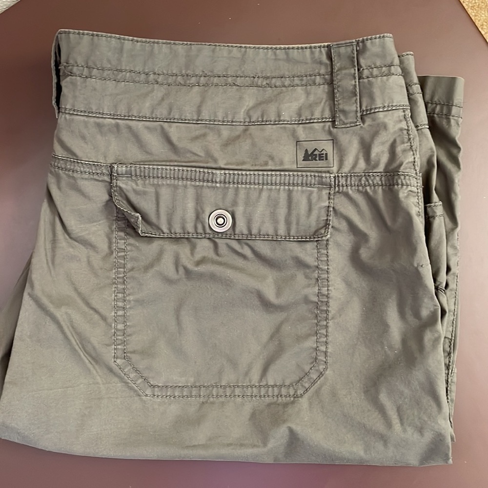 REI Women’s Hunter Green Activewear Shorts - 14 - Picture 3 of 11